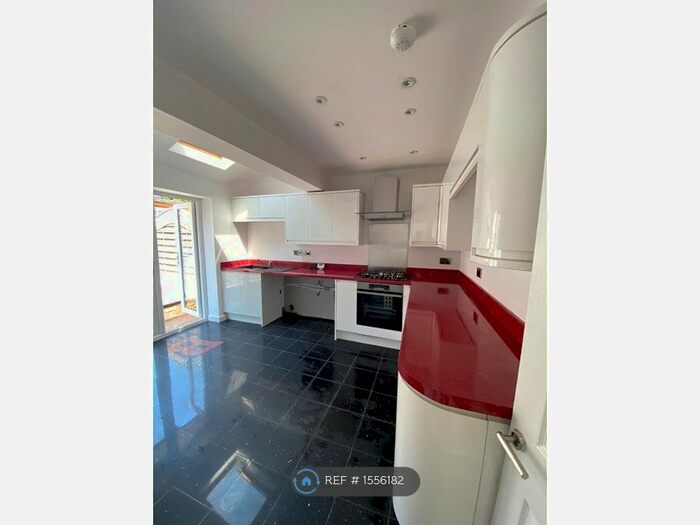 3 Bedroom Semi-Detached House To Rent In Shepton Crescent, Nottingham, NG8