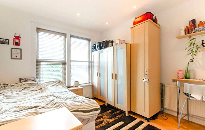 Studio To Rent In Ballards Lane, Finchley Central, London, N3
