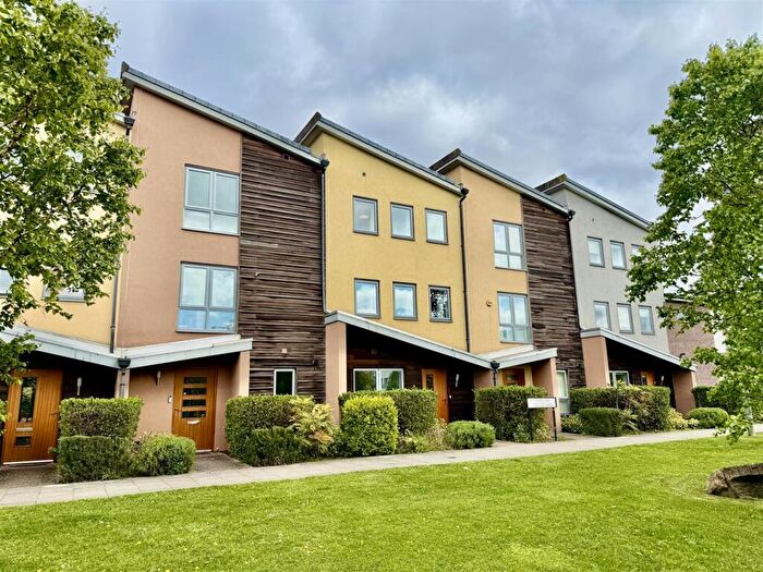 4 Bedroom Town House For Sale In Ash Street, Gateshead, NE8