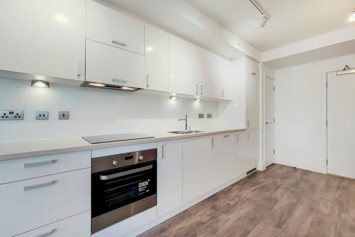 2 Bedroom Flat To Rent In Adlay Apartments, Silvertown, London, E16