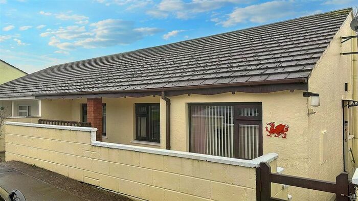 3 Bedroom Semi-detached Bungalow For Sale In Neyland Heights, Neyland, Milford Haven, SA73