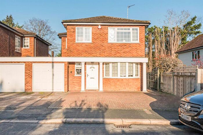 4 Bedroom Detached House For Sale In Jellicoe Gardens, Stanmore, HA7