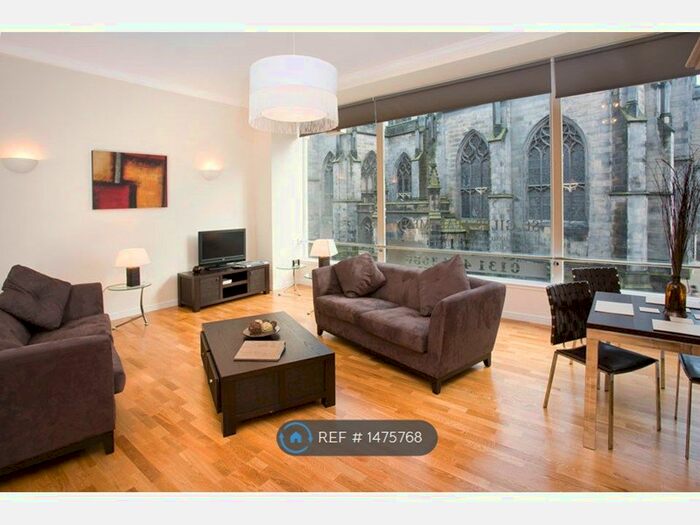 2 Bedroom Flat To Rent In High Street, Edinburgh, EH1