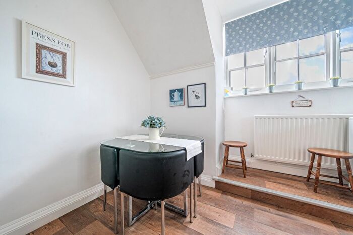 2 Bedroom Flat For Sale In Catisfield Lane, Fareham, Hampshire, PO15