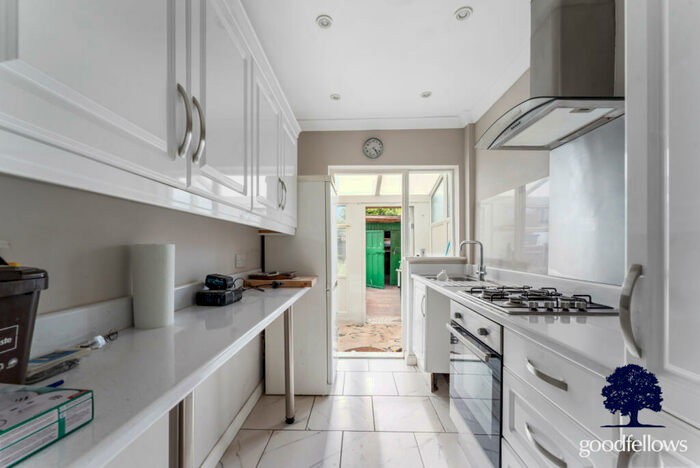 3 Bedroom Semi-Detached House To Rent In Sutton Common Road, Sutton, SM3