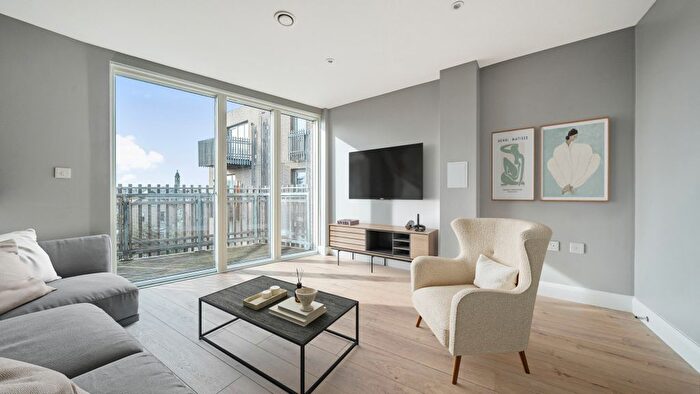 2 Bedroom Flat To Rent In - Lee High Road, London, SE13