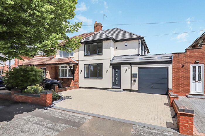 3 Bedroom Semi-Detached House For Sale In Dovedale Avenue, Willenhall, WV12