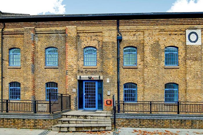 3 Bedroom Flat To Rent In The Grainstore, Western Gateway, Royal Victoria Docks, ExCel, London, E16
