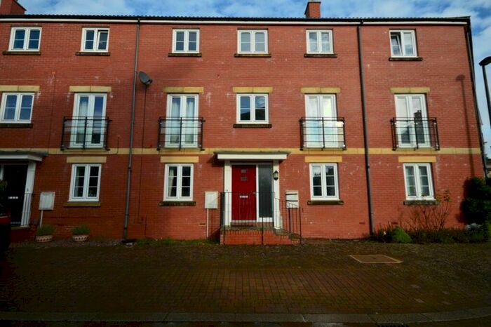 6 Bedroom House To Rent In Withering Road, Swindon, SN1