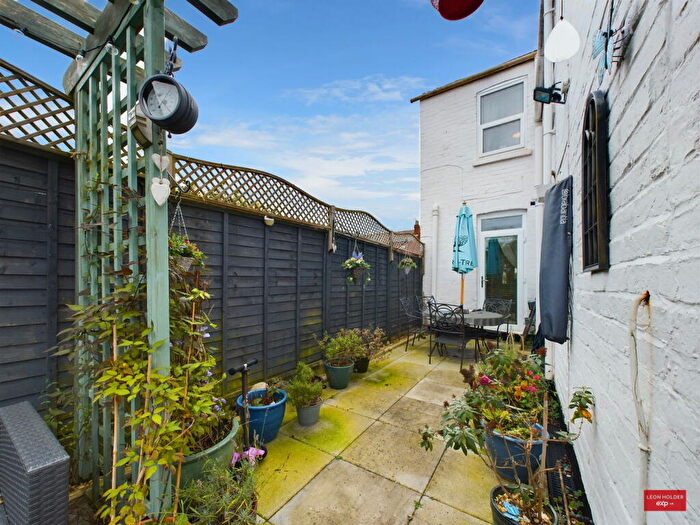 3 Bedroom End Of Terrace House For Sale In Honyatt Road, Gloucester, GL1