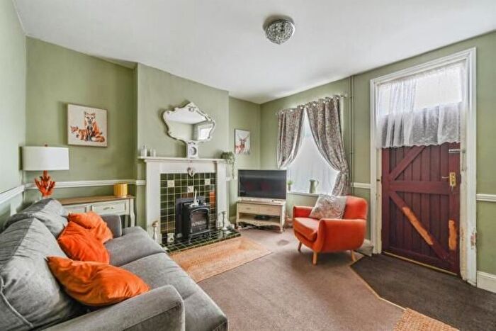 2 Bedroom Semi Detached House To Rent In Stanhope Road, Swadlincote, Derbyshire, DE11