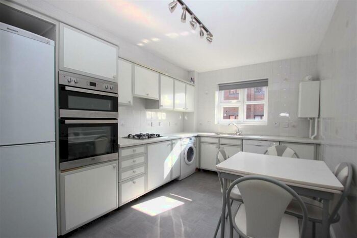 2 Bedroom Flat To Rent In Cheltenham Court, Stanmore, HA7