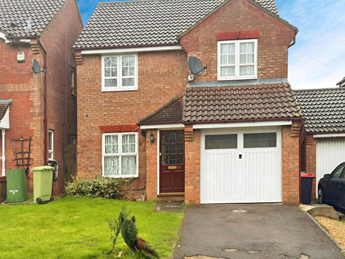 3 Bedroom Detached House To Rent In Kirkstall Place, Oldbrook, Milton Keynes, MK6