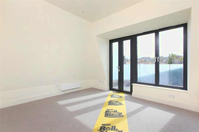 2 Bedroom Flat To Rent In Old York Road, Wandsworth, London, SW18
