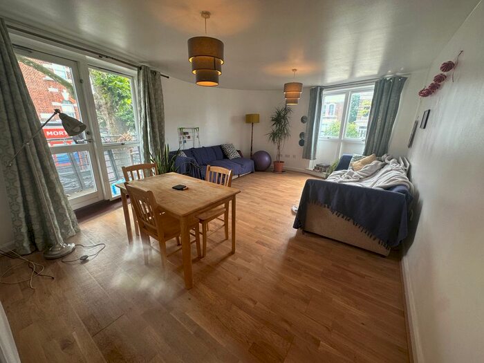 2 Bedroom Flat To Rent In Oaklands Court, London, W12