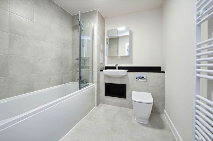 1 Bedroom Flat To Rent In Iris House, Plum Mews, Tooting, SW17