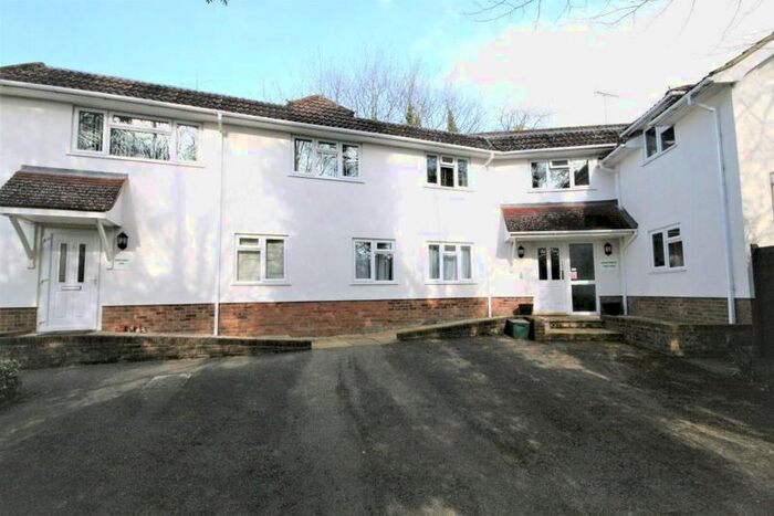 1 Bedroom Flat To Rent In Bramble Lane, Amersham, HP7
