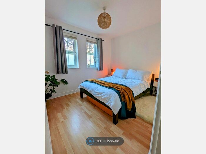 2 Bedroom Flat To Rent In Chorlton, Manchester, M21