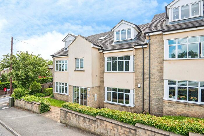 2 Bedroom Flat For Sale In Rodley Lane, Leeds, LS13