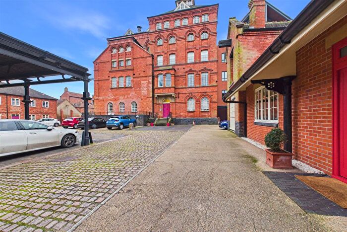 2 Bedroom Flat For Sale In Castle Brewery, Newark, NG24