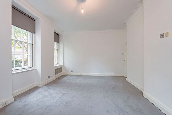 3 Bedroom Flat To Rent In Eyre Court, Finchley Road, St John's Wood, London, NW8