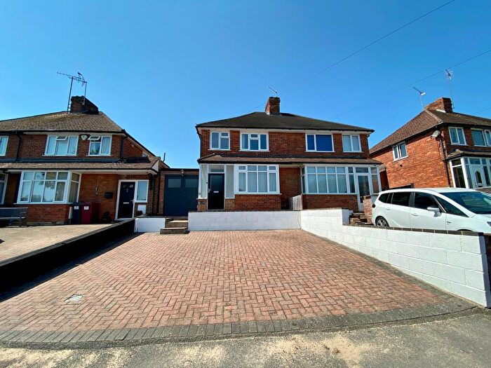 3 Bedroom Semi-Detached House To Rent In Grasmere Avenue, Tilehurst, RG30