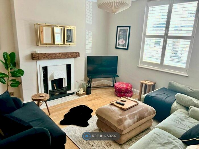 2 Bedroom Semi-Detached House To Rent In Church Street, Brough, HU15