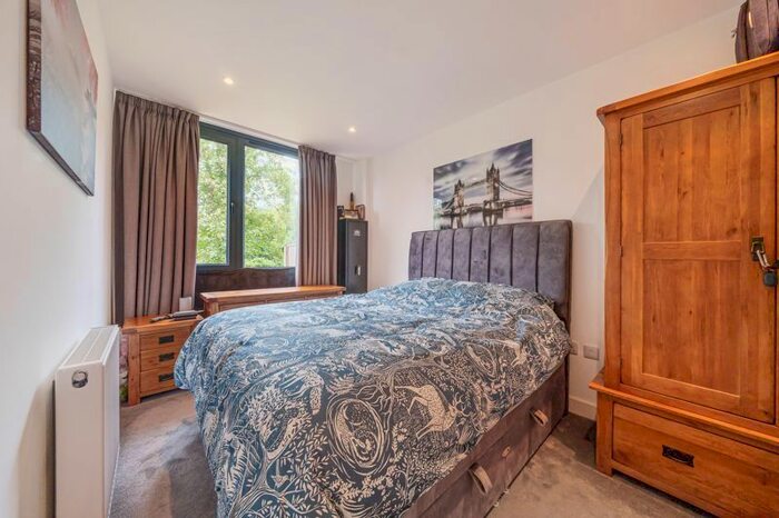 1 Bedroom Flat To Rent In Weybrook House, Weyside Park, Godalming, GU7