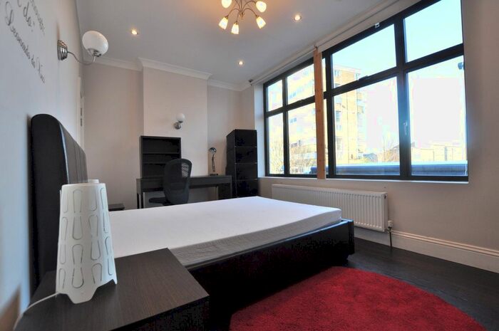 Studio To Rent In Vallance Road, London, E1