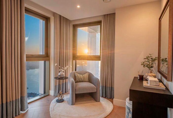2 Bedroom Flat For Sale In One Thames Quay, Canary Wharf, London, E14