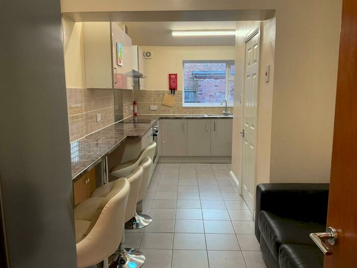 5 Bedroom Terraced House To Rent In **&#;pppw** Broadgate, Beeston, Nottingham, NG9