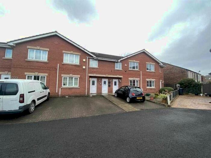 2 Bedroom Flat To Rent In Alden Court, Albany Fold, Westhoughton, BL5