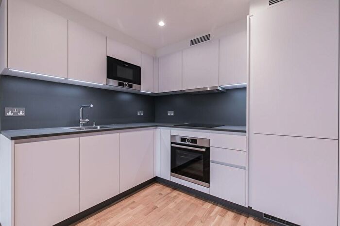 3 Bedroom Flat To Rent In Creighton House, N2