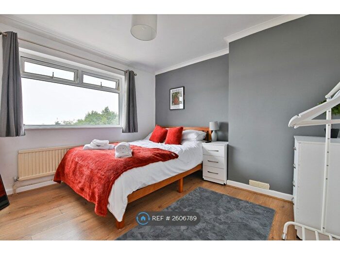 4 Bedroom Semi-detached House To Rent In Wern Fawr Road, Swansea, SA1