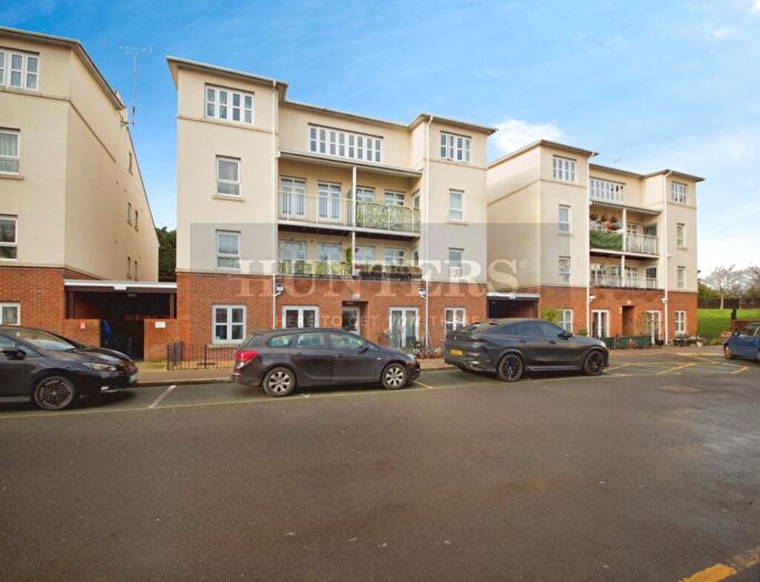 2 Bedroom Flat For Sale In Magdalene Gardens, London, N20