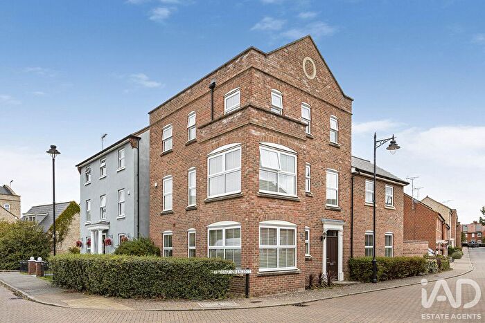 5 Bedroom Detached House For Sale In Felstead Crescent, Bishop's Stortford, CM24