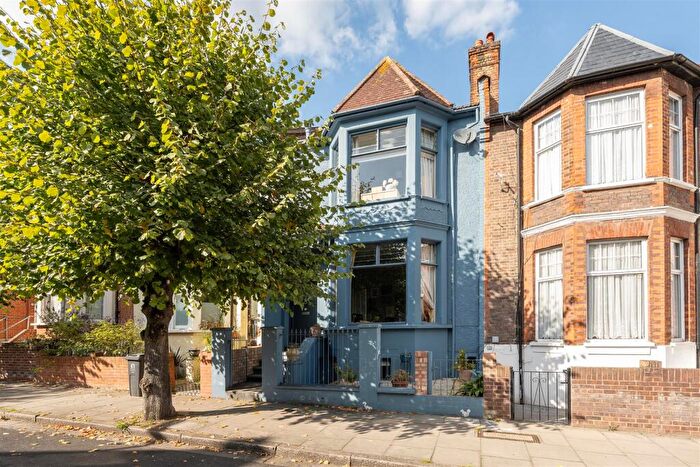 5 Bedroom House For Sale In Gunton Road, Hackney, E5