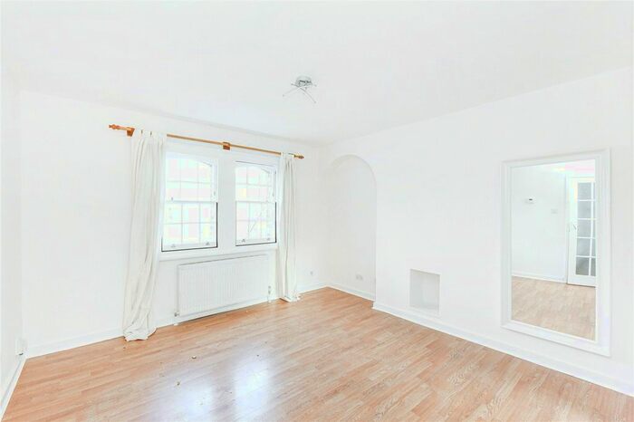 1 Bedroom Flat To Rent In Rawstorne Street, London, EC1V