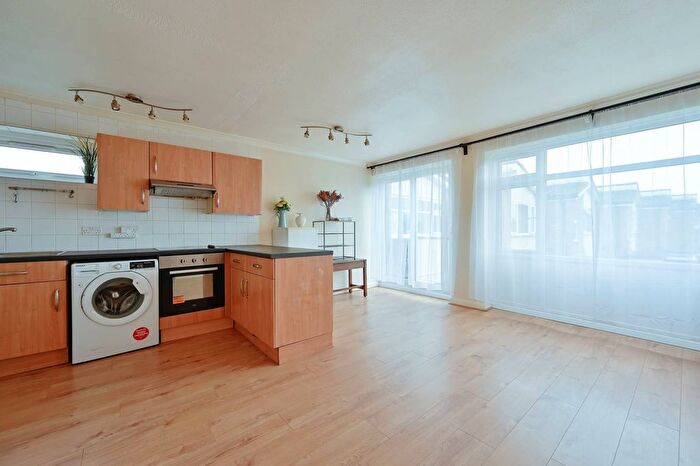 1 Bedroom Maisonette To Rent In The Larches, Bushey, WD23