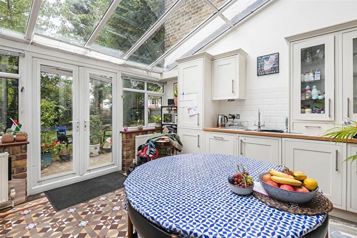 3 Bedroom Flat For Sale In Blake Hall Road, Wanstead, E11