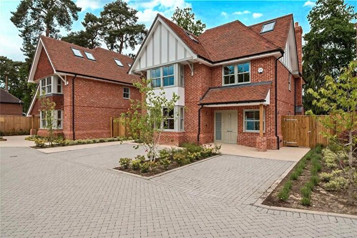 5 Bedroom Detached House To Rent In Woking, Surrey, GU22