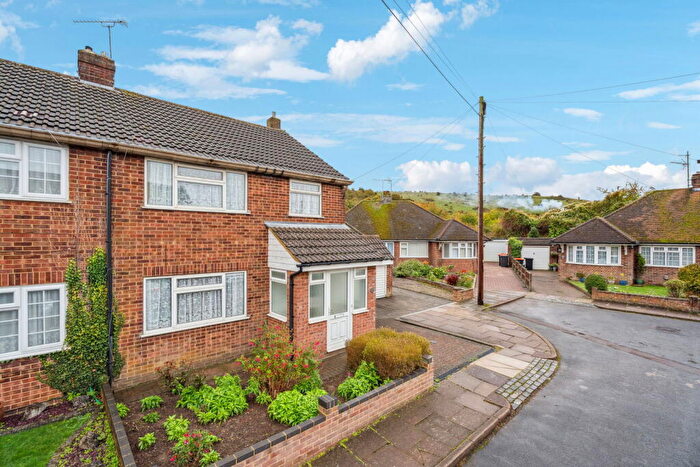 3 Bedroom Semi-Detached House For Sale In Ludun Close, Dunstable, LU5