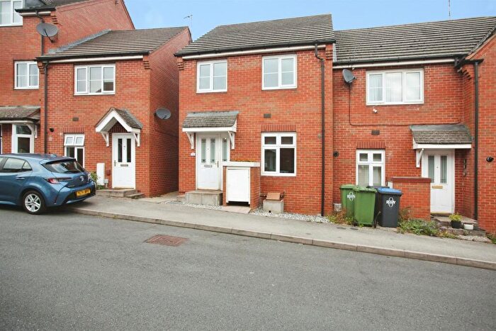 3 Bedroom Semi-Detached House For Sale In Stowe Drive, Rugby, CV22