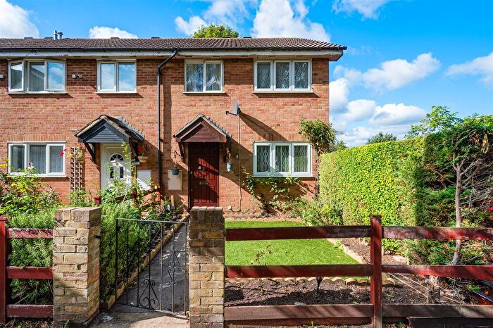 3 Bedroom Property For Sale In Myrna Close, Colliers Wood, SW19