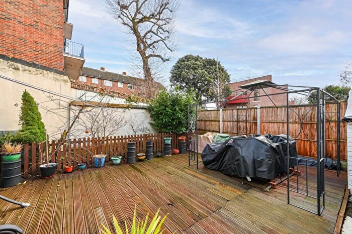 3 Bedroom End Of Terrace House For Sale In Leyton Green Road, Leyton, London, E10