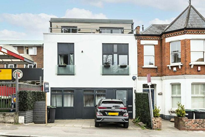 2 Bedroom Flat For Sale In Colney Hatch Lane, London, N10