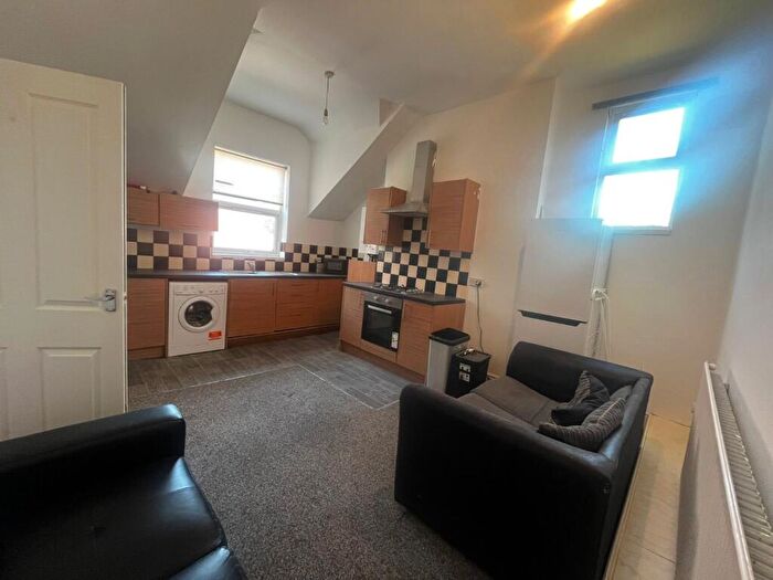 4 Bedroom Flat To Rent In Foxhall Road, Nottingham, Nottinghamshire, NG7
