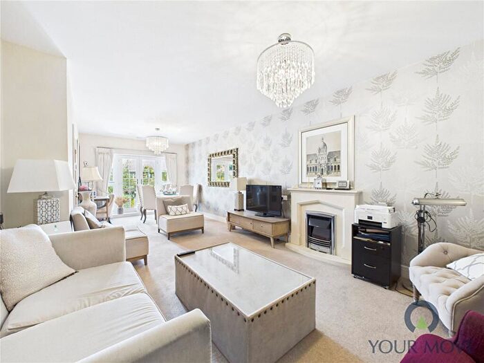 2 Bedroom Flat For Sale In Four Ashes Road, Bentley Heath, Solihull, B93