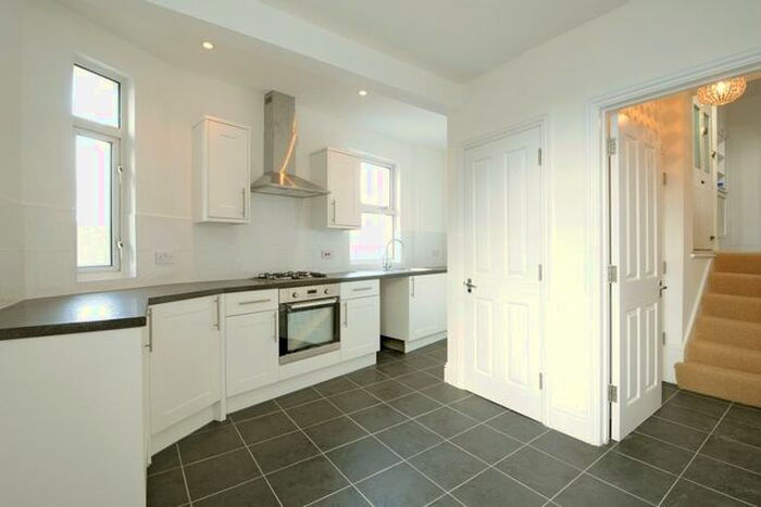 3 Bedroom Flat To Rent In Effie Road, London, SW6
