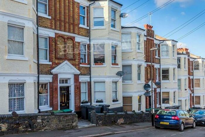 2 Bedroom Flat To Rent In Birkbeck Road, London, N8